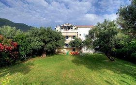 The Filoxenia Apartments, Nikiana